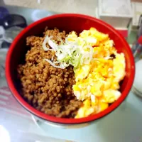 簡単＊二色丼|ちびうさ。さん