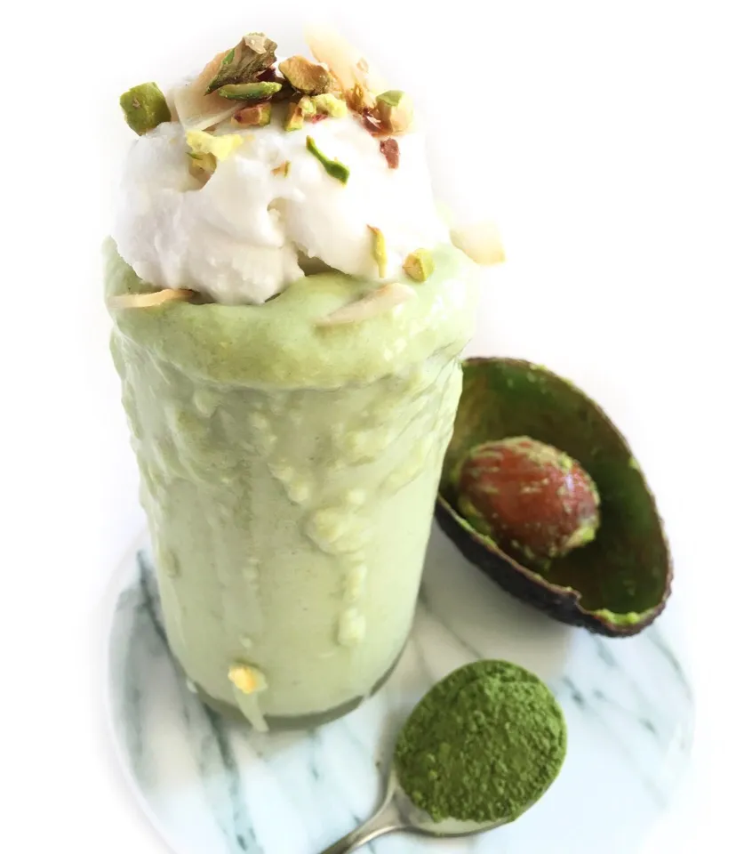 Matcha avocado smoothie with coconut sorbet, pistachios and toasted coconut flakes|coxiella24さん