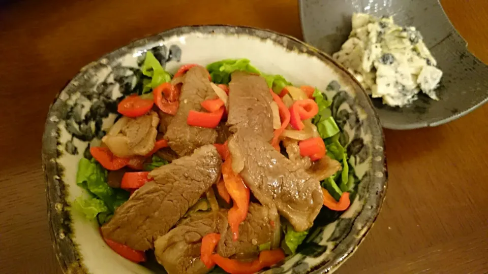 カルビ丼、キャベツと海苔の胡麻塩サラダ|アンジェさん