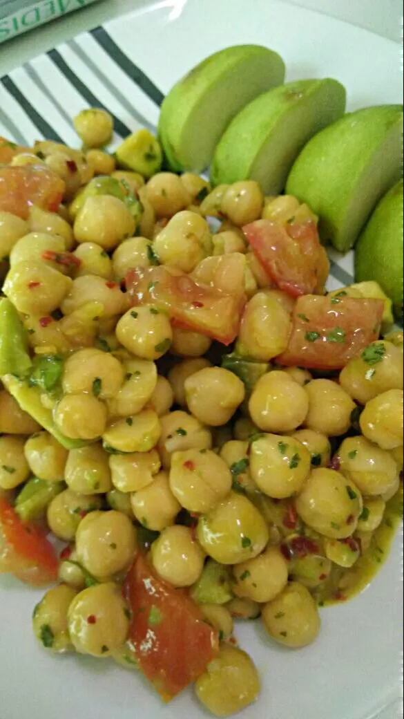 Snapdishの料理写真:Chickpea salad for my 5th detox day|Diane Seraさん