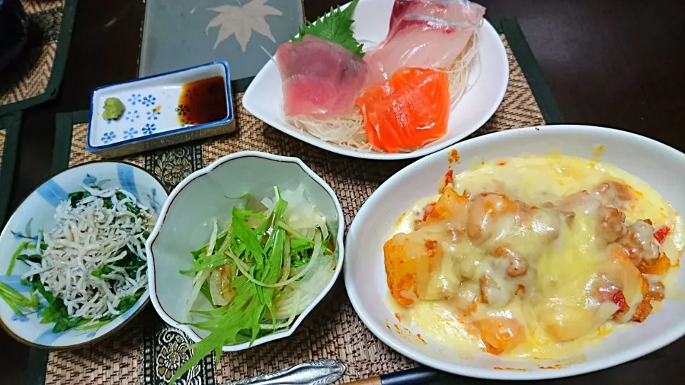 お刺身みつぱのおひたし&水菜サラダ&ひき肉とじゃがいものグラタン|まぐろさん