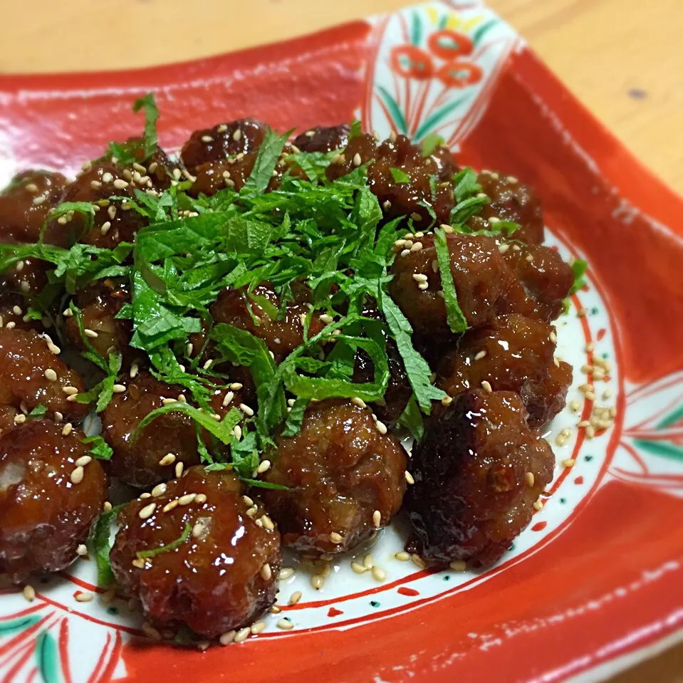 Snapdishの料理写真:ひかりママさんの料理 玉ねぎでカサ増し♪肉団子大葉ゴマまみれ♡|sakyu☆さん