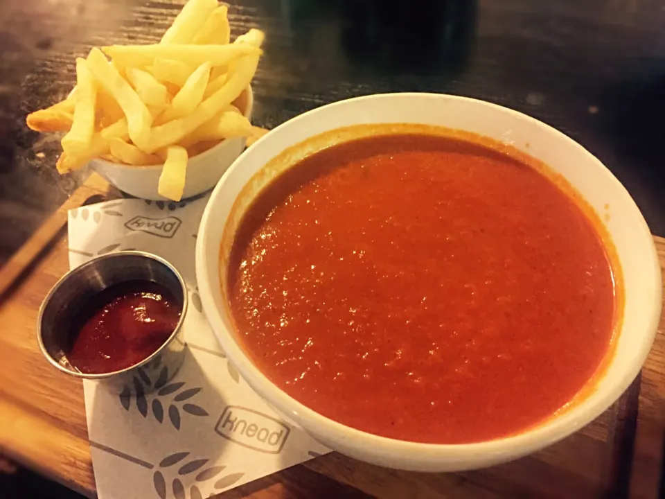 Knead Tomato Soup & Fries|Sergio Lacuevaさん