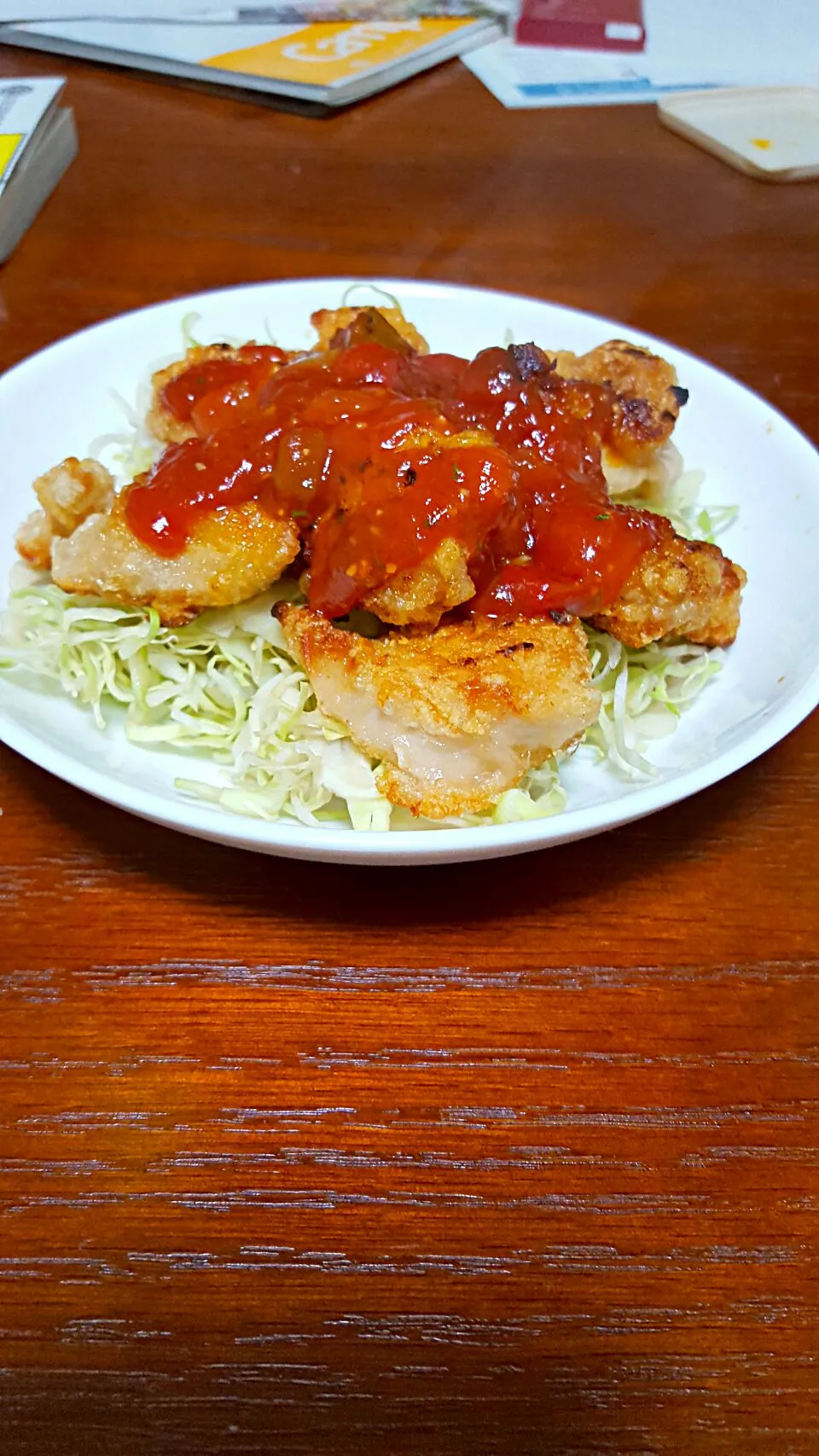 見た目イタリアン風のおかず作りましたー(笑)
鶏むね肉を昨日の内に片栗粉まぶしておいて今日カラッと揚げ焼きしました✌
そしてその上のソースはケチャップとサルサを混ぜ合わせたものでした!!
とても美味しかったです😋
ご飯との相性抜群!簡単なので時間ない時でもささっと作れちゃいますよ👍|takuさん