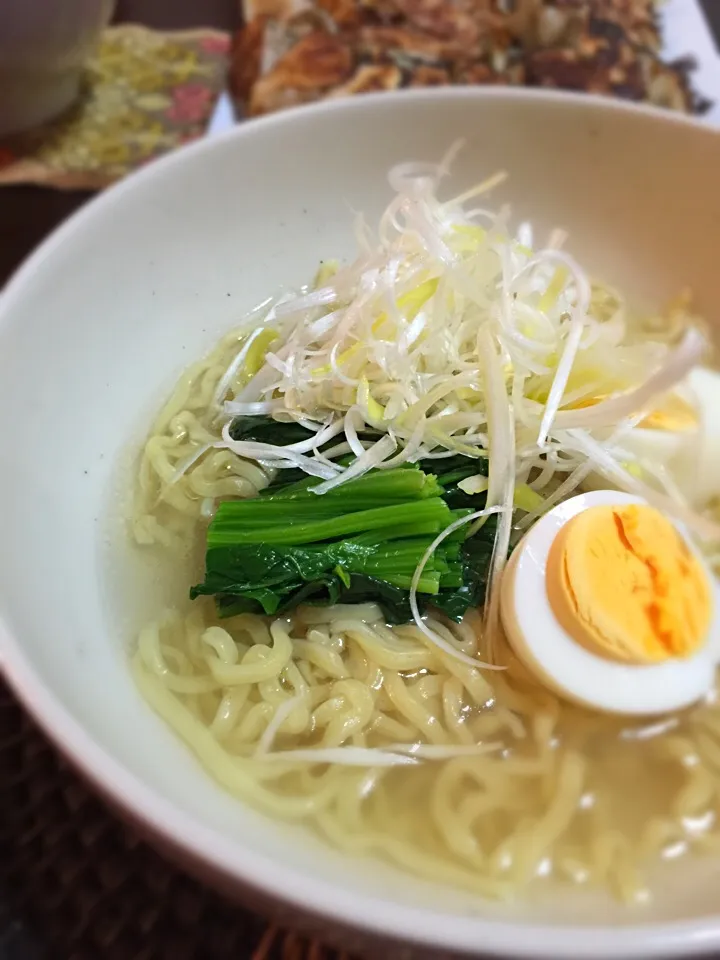 塩ラーメンと餃子
引き篭もりの今日|☆Chai☆さん