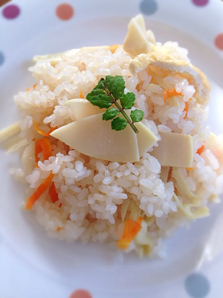 Snapdishの料理写真:今日の朝活 ☀️熊本産たけのこで作った🍚たけのこご飯|Yu Yu mamaさん