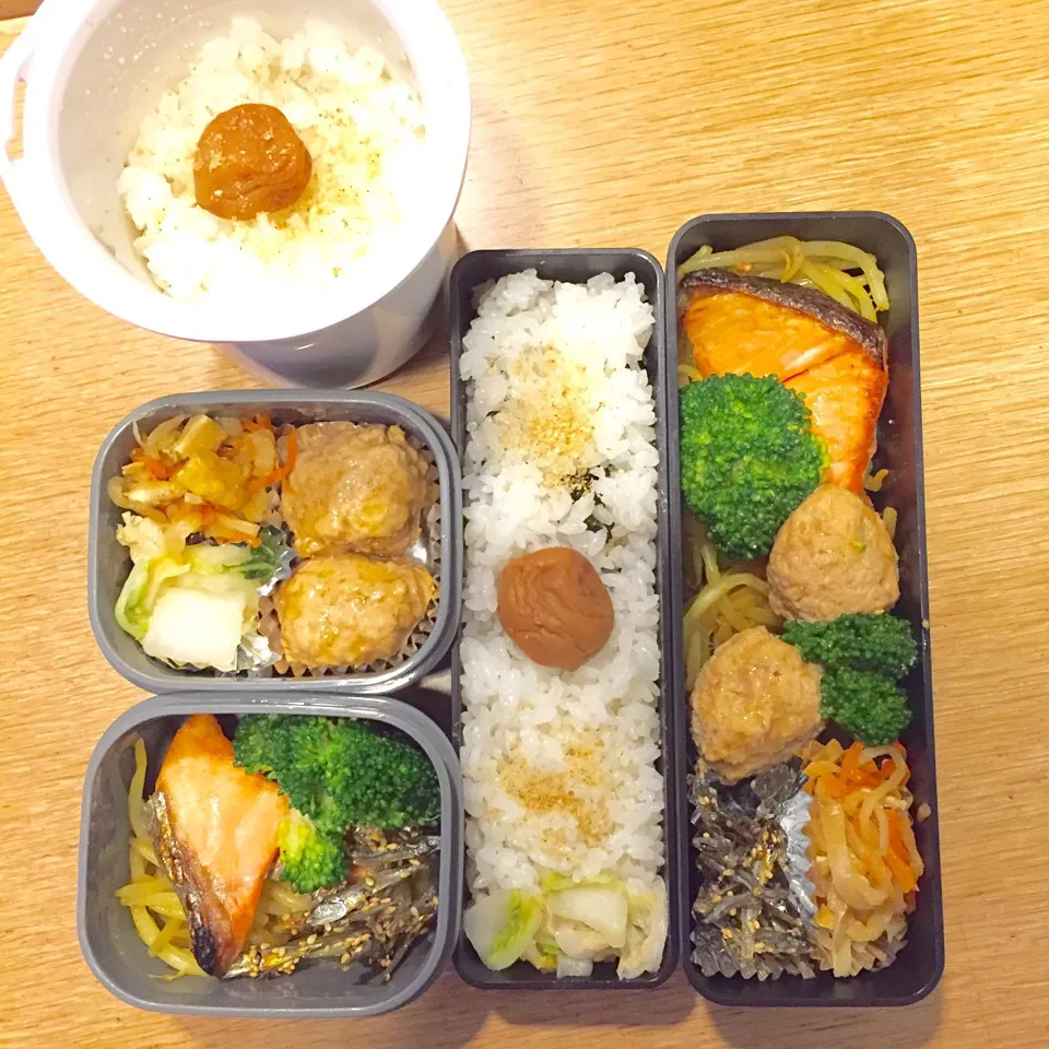 Snapdishの料理写真:お弁当4/21 肉団子、ブロッコリーの味噌和え、鮭、切り干し大根|きささん