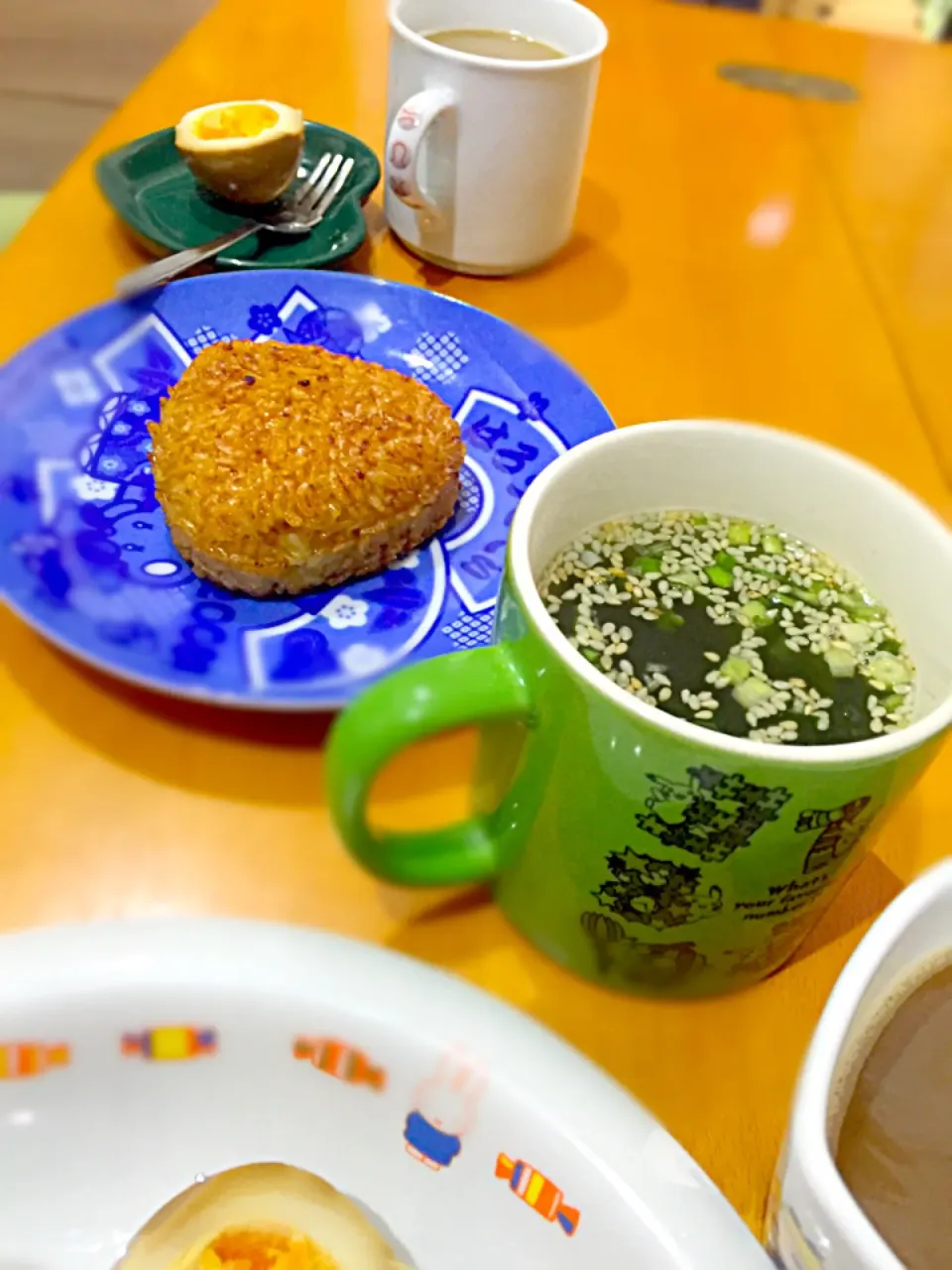 焼きおにぎり  若布胡麻スープ  半熟煮卵   カフェオレ☕︎|ch＊K*∀o(^^*)♪さん