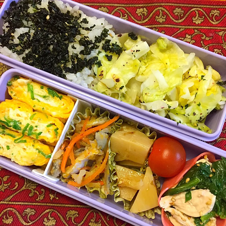 鶏ささみとほうれん草の胡麻和えと筍の煮物とままかり弁当|もえさん