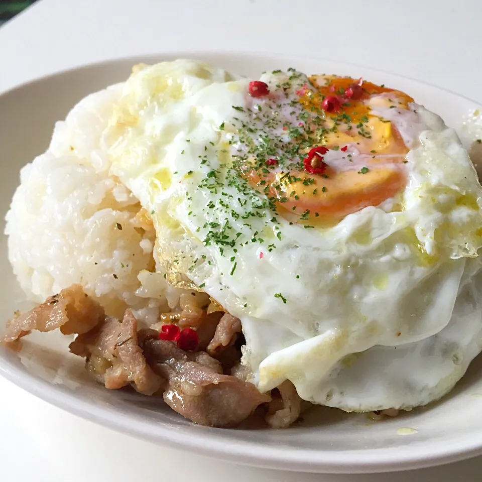 エスニック風豚肉炒めご飯|りえわんこさん