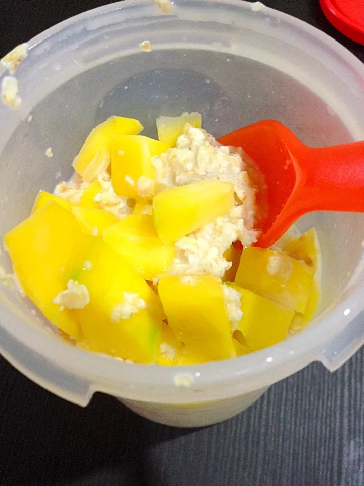 Snapdishの料理写真:Overnight oat with mango..|dzさん