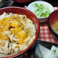 Snapdishの料理写真:豚しゃぶ胡麻ダレ丼|かいさん