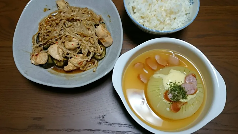 新玉ねぎのレンジ蒸し、えのきとなすの豆板醤炒め|よめちゃんさん