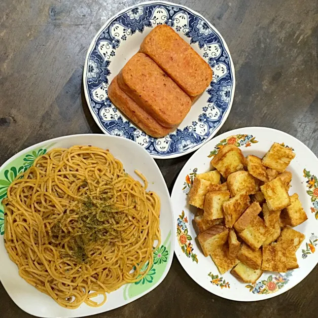 Brunch 
#Spaghetti Aglio Olio
#Toasted Butter Bread
#Luncheon Meat|Chrissy Yinさん