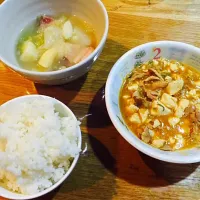 Snapdishの料理写真:麻婆豆腐と野菜スープ|みーきさん