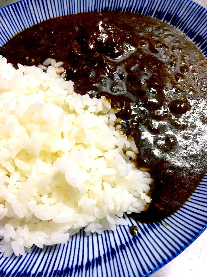 黒ゴマペーストを使って、チキン黒カレー|Hiromi Miyauchiさん