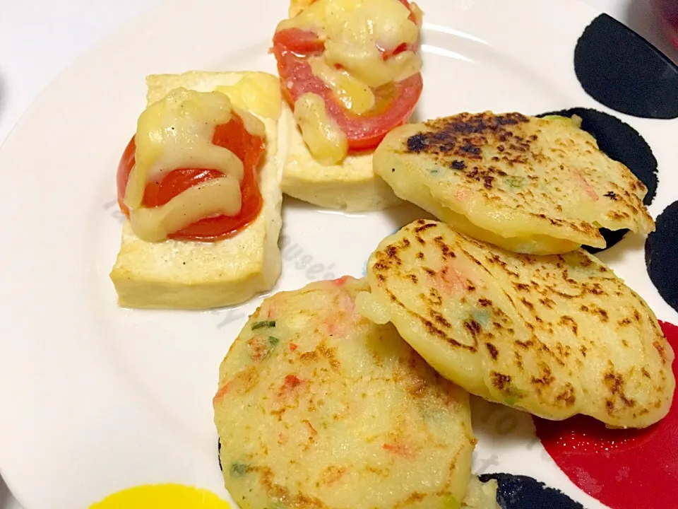 豆腐ピザ風と豆腐たこ焼き風笑|まぁさん