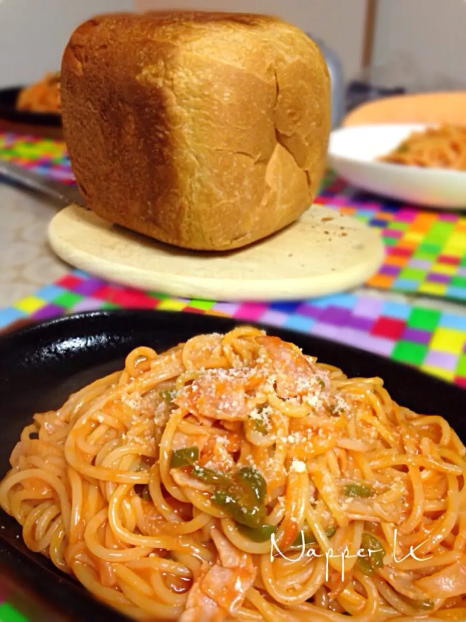 喫茶店のナポリタンと焼きたてパン|🍴ナッペKさん