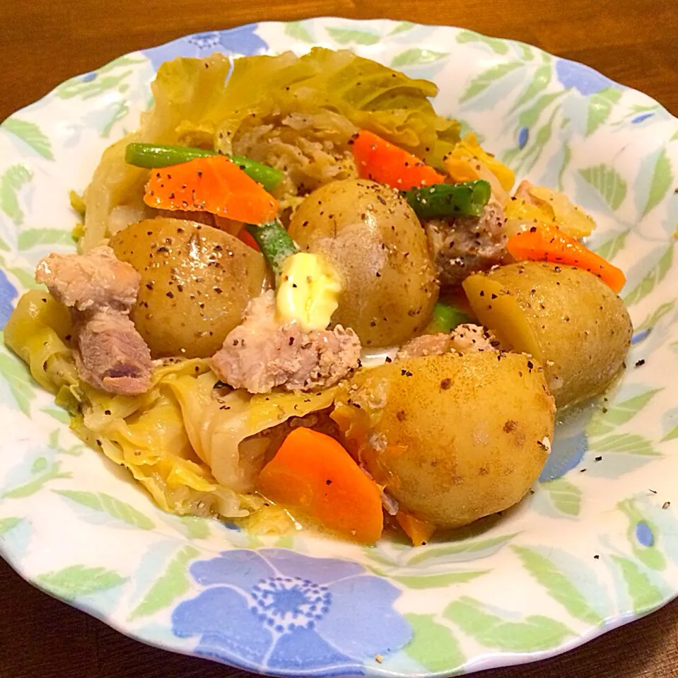 リピです💕咲きちゃんの料理 鶏肉とキャベツの旨塩バター煮〜豚肉と春キャベツ、新ジャガで❤️|ゆうみん（4人の母ちゃん）さん