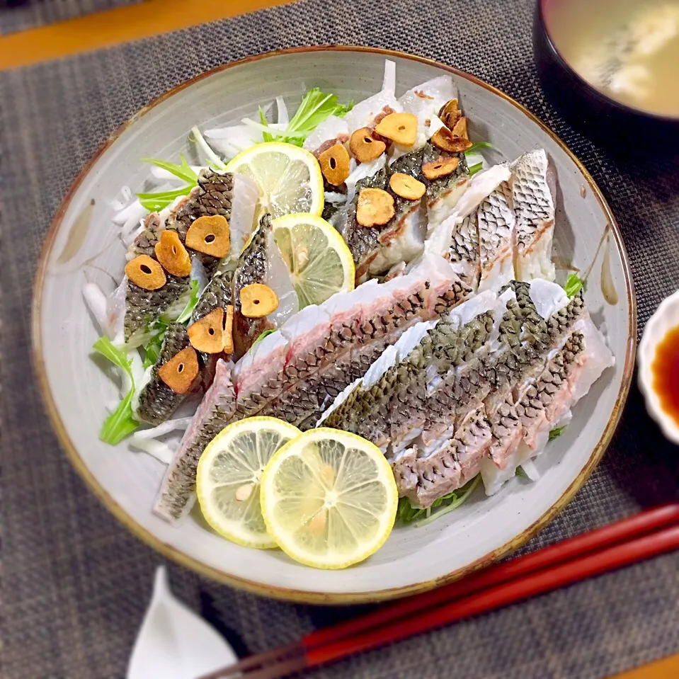 黒鯛🐟湯引きとガーリックオイル焼き|むぎママさん