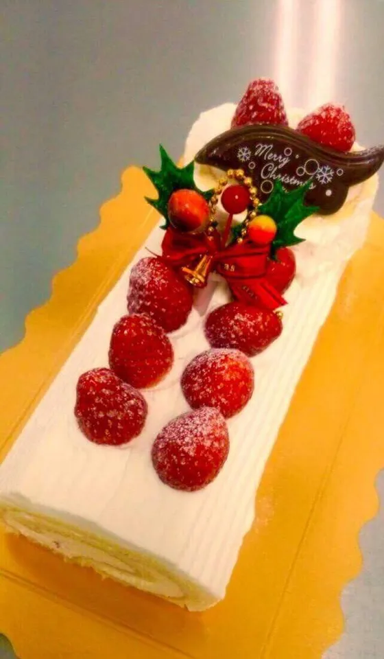 Snapdishの料理写真:クリスマスケーキ🎂ブッシュドノエル🐰💭💞|cocoLnaさん