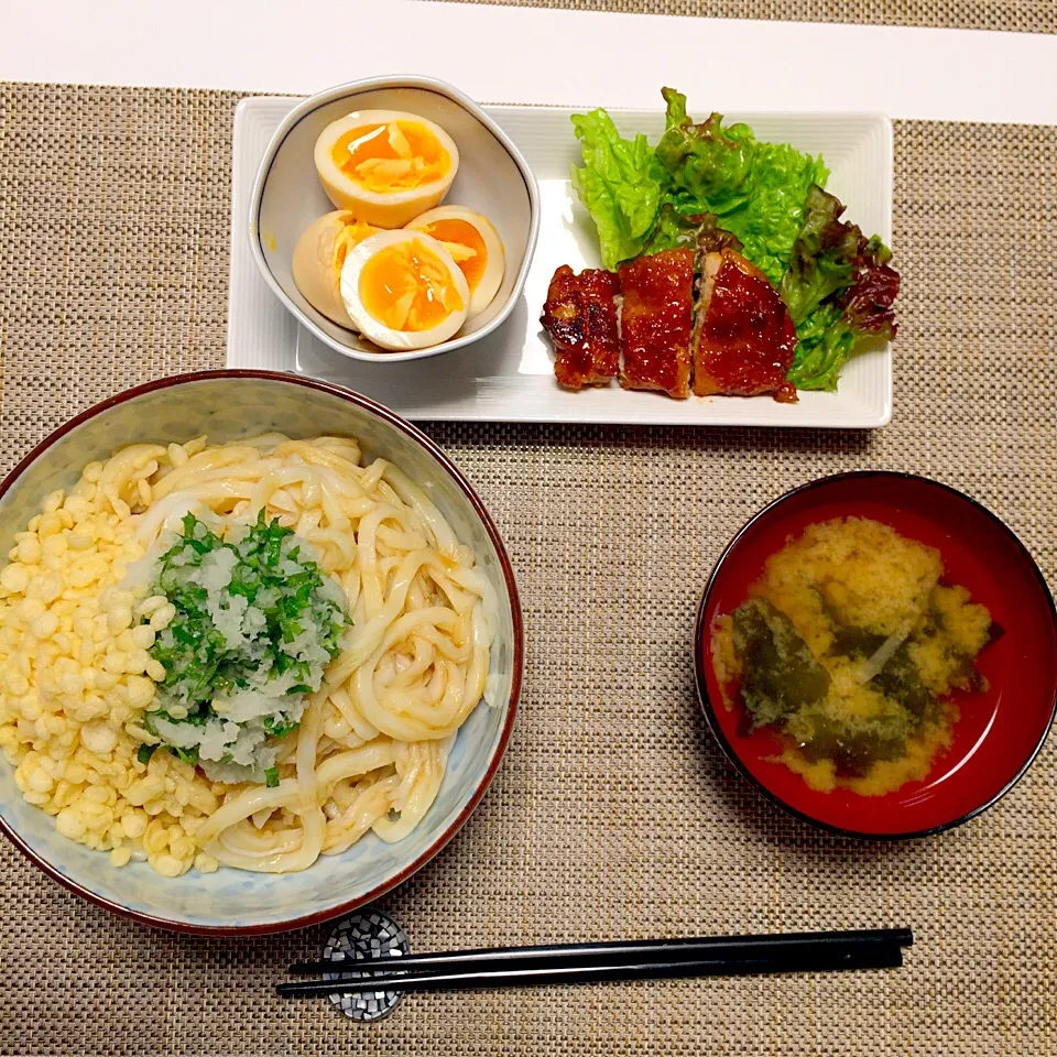 大葉おろし冷やしうどん、
鶏肉の照り焼き、
半熟煮卵、
味噌汁、|yummさん