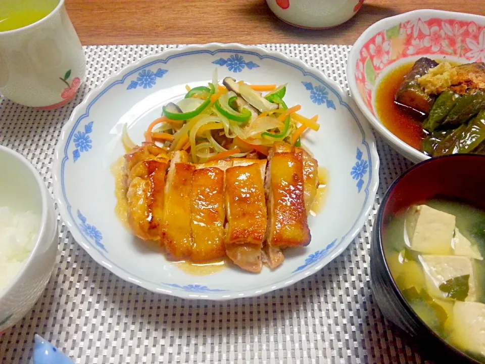 ☆鶏の照り焼き
☆野菜炒め
☆なすとししとうの煮浸し
☆豆腐とわかめのお味噌汁|なべちゃんさん