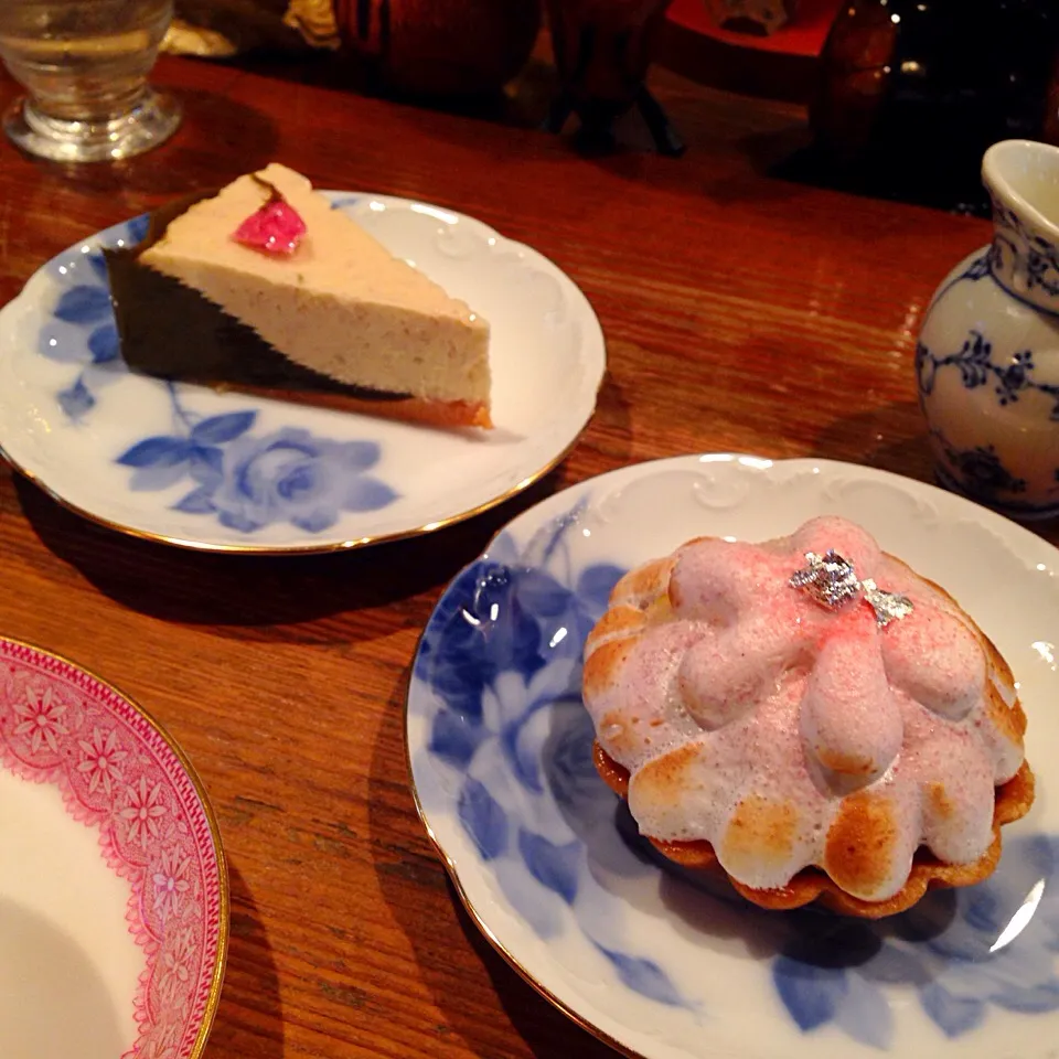 六甲道の喫茶店”信州安曇野”でカフェ(^^)桜のチーズケーキと苺のタルト♡|たにもこさん