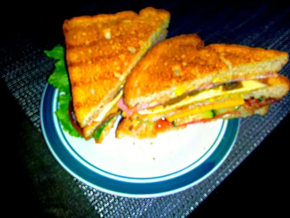 Snapdishの料理写真:Grilled Double Decker Ham N Cheese with Jalapeno Peppers Cucumber, Lettuce n Tomato.|Juan Simmsさん