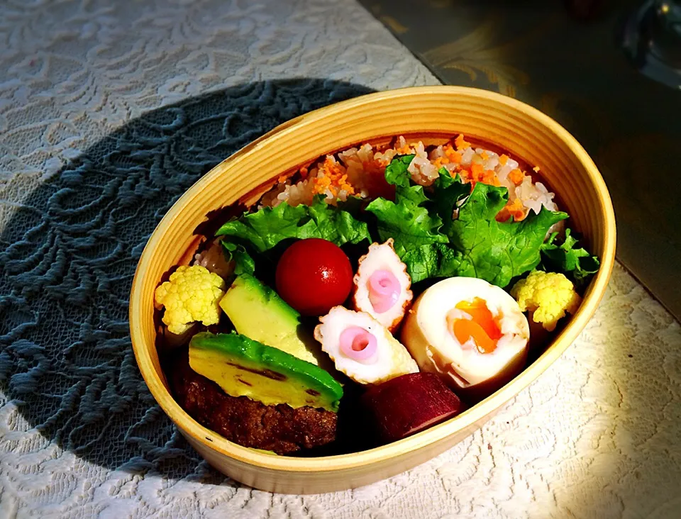 アボカドハンバーグと半熟味卵のお弁当♪|72roseさん