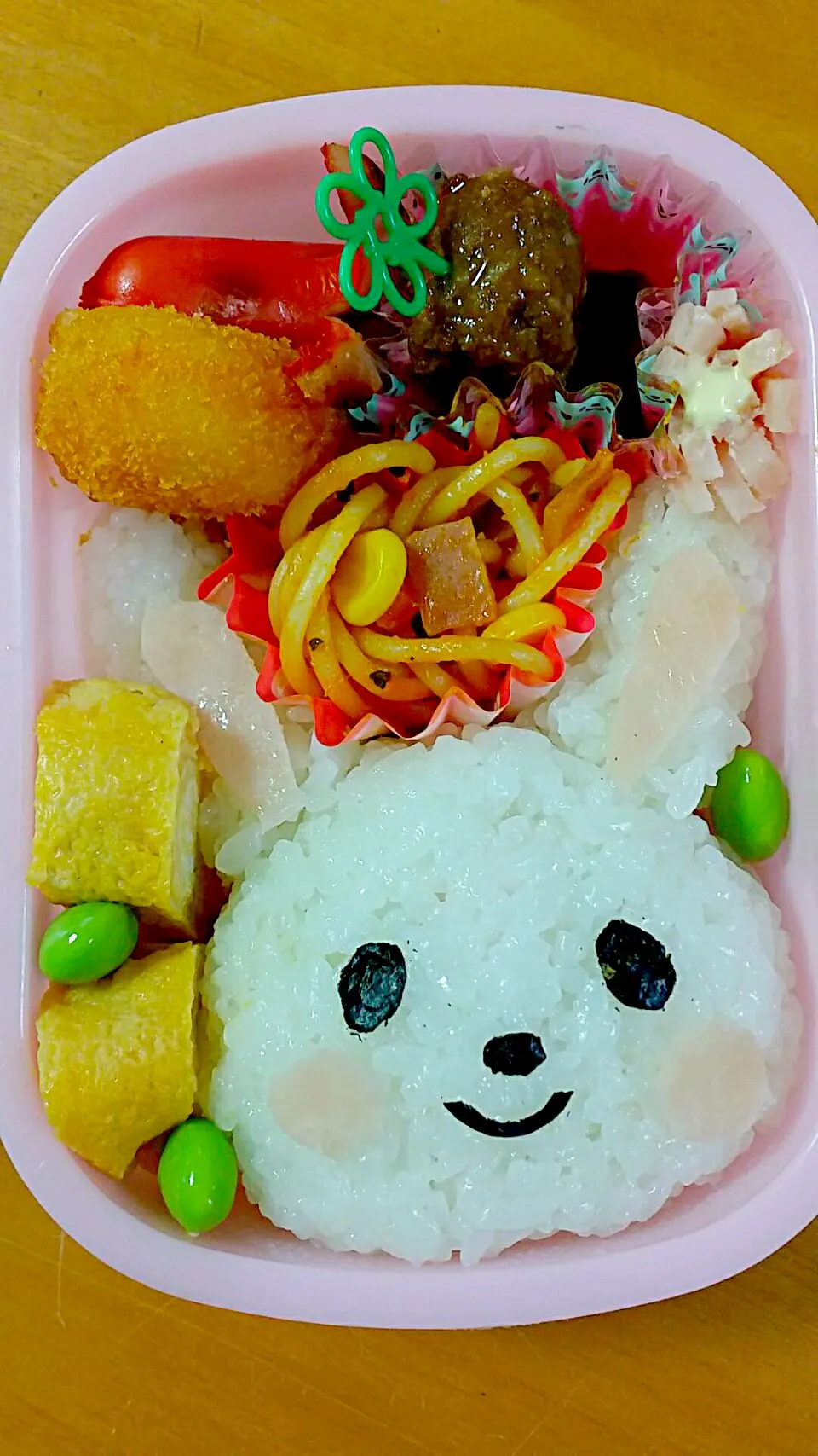 Snapdishの料理写真:遠足弁当(うさぎの鮭おにぎり)|eri☆さん