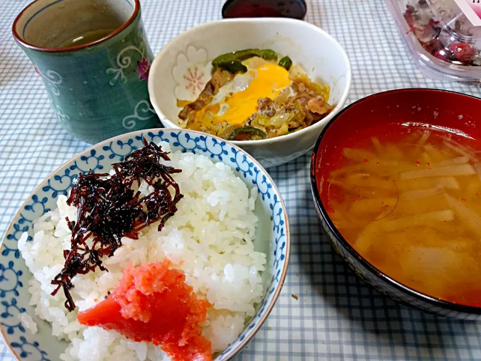 Snapdishの料理写真:今日の朝ごはんどんぶり🍚
他人炒めとめんたこぶ飯大根味噌汁 #ご飯のお供|sakumaさん