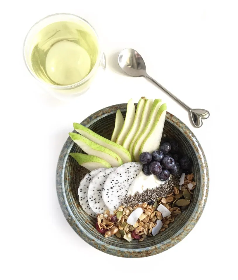 Greek yogurt with homemade granola, fruits & chia seeds. 煎茶。|coxiella24さん