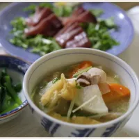 Snapdishの料理写真:煮込みうどん
カツオのお刺身です|あきさん