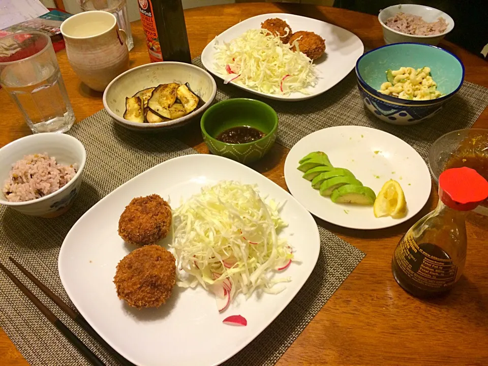 Snapdishの料理写真:今日の夕食☆メインはコロッケ♪|Takakoさん