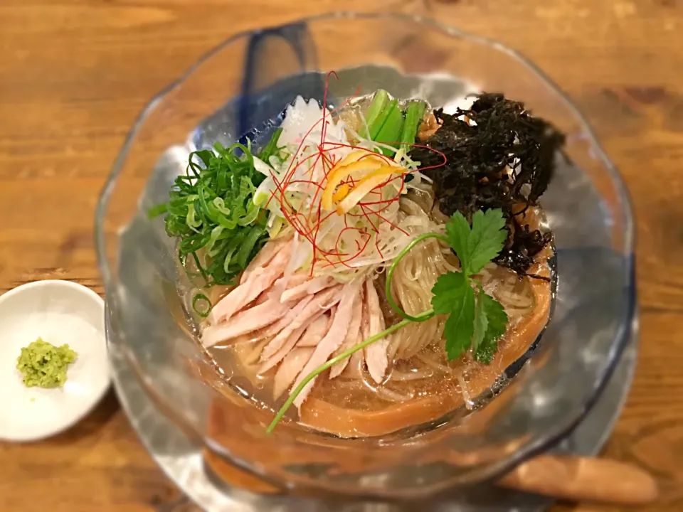 冷たい鯛煮干しらぁ麺
(白醤油仕立て)|麺's食堂粋蓮さん