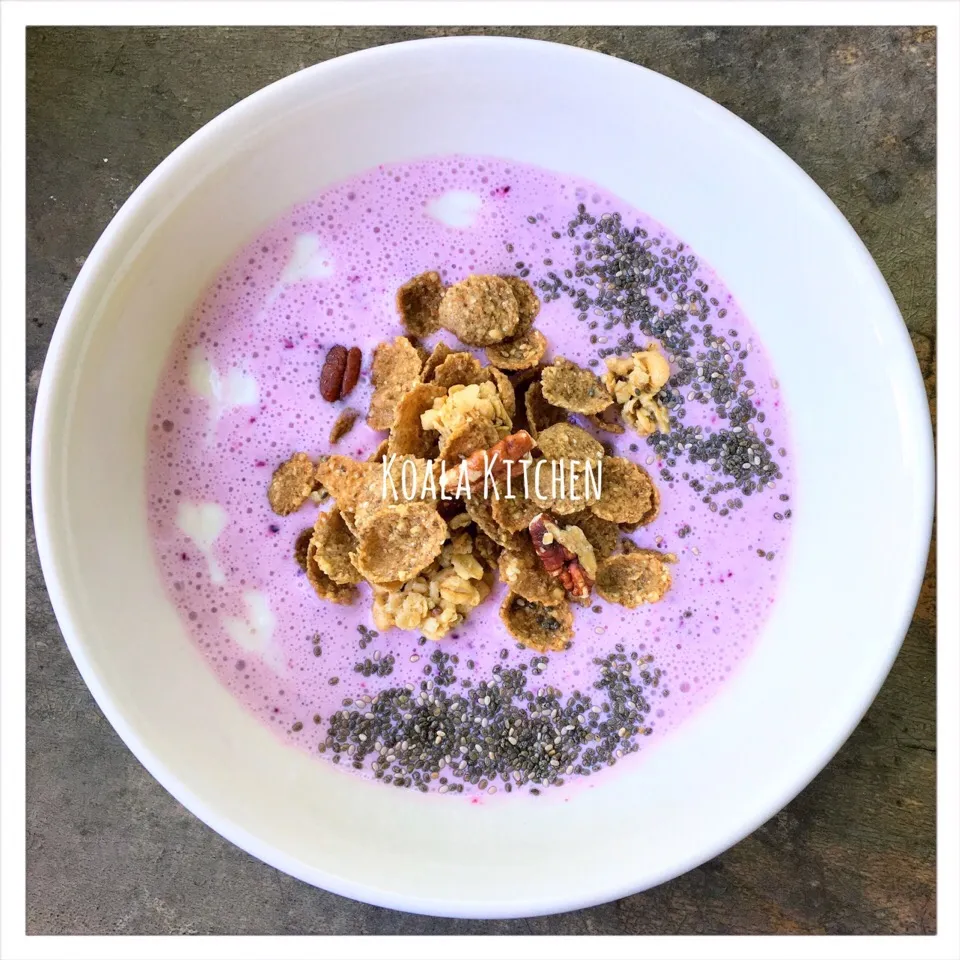 Snapdishの料理写真:Blueberry smoothie bowl|Koalaさん