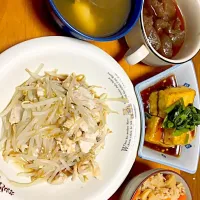 Snapdishの料理写真:○鶏胸肉ともやしの蒸し焼き ○たけのこご飯 ○豆腐ステーキ ○こんにゃく煮 ○おすいもの|あやんさん