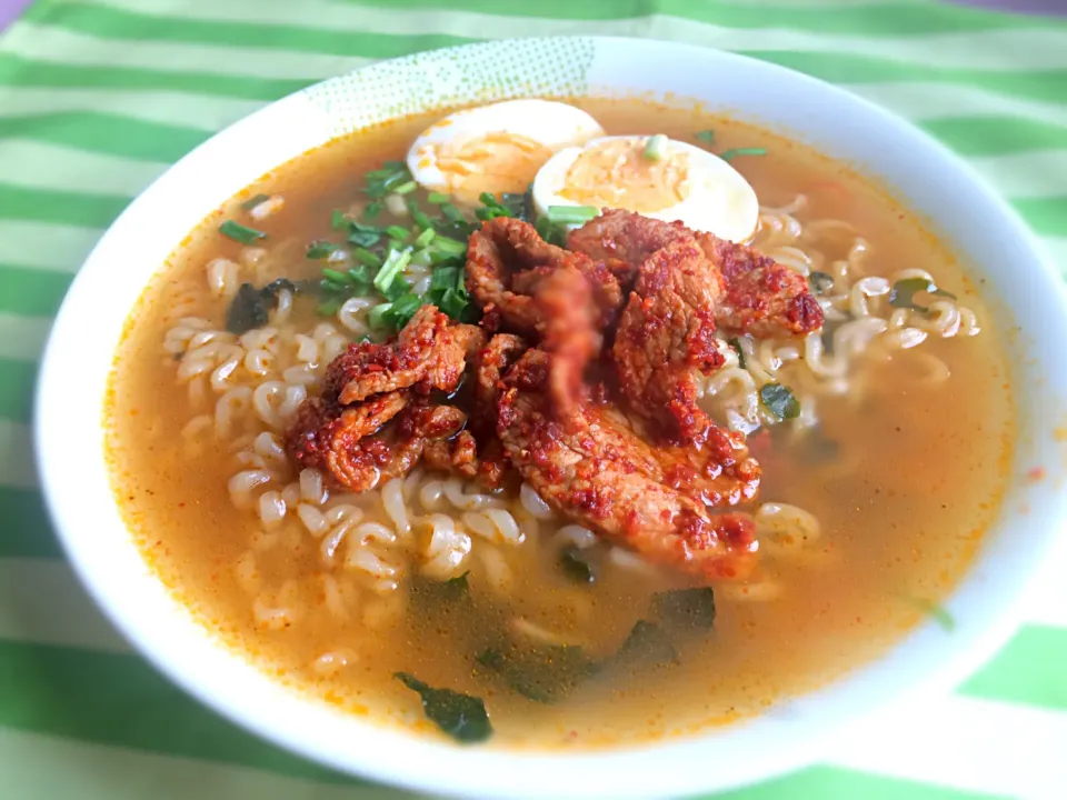 Instan ramen with pork marinated in gochujang.|Rugilė Audronashaさん