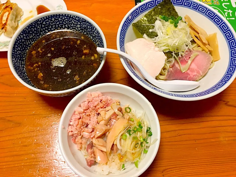 つけ麺【榛名ポーク使用】 レアチャーシュー丼 餃子|おおさん