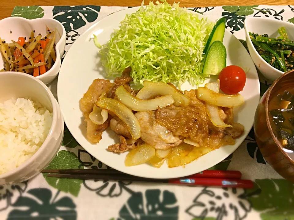 Snapdishの料理写真:＊豚ロース生姜焼き
＊きんぴらごぼう
＊ほうれん草の胡麻和え
＊豆腐とわかめのお味噌汁|モケモケさん