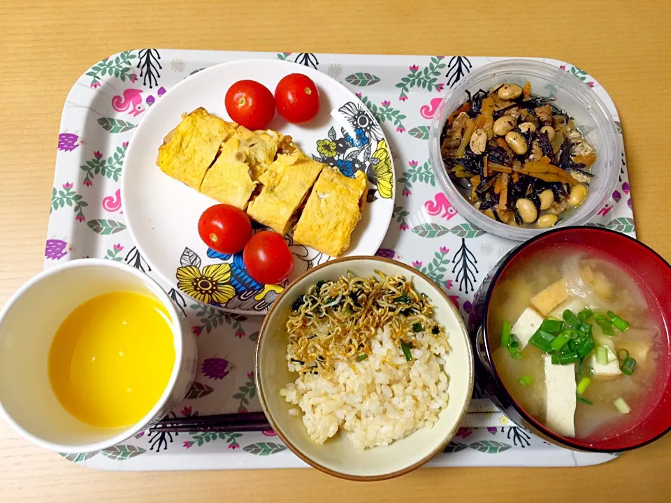 Snapdishの料理写真:4月22日
ひじきの煮物
玉ねぎと厚揚げの味噌汁
納豆卵焼き
プチトマト
玄米
ネギジャコ|あちゃんみんさん