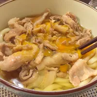 Snapdishの料理写真:生卵ぶっかけ豚肉うどん|ちぃさん