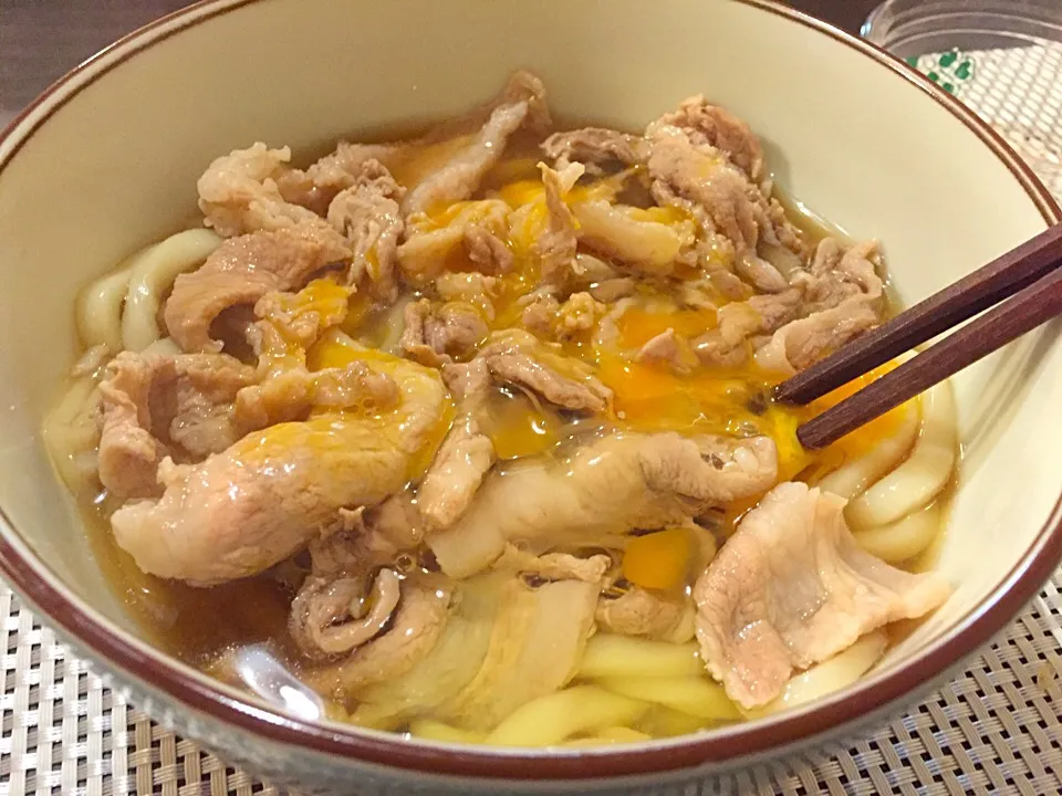 Snapdishの料理写真:生卵ぶっかけ豚肉うどん|ちぃさん