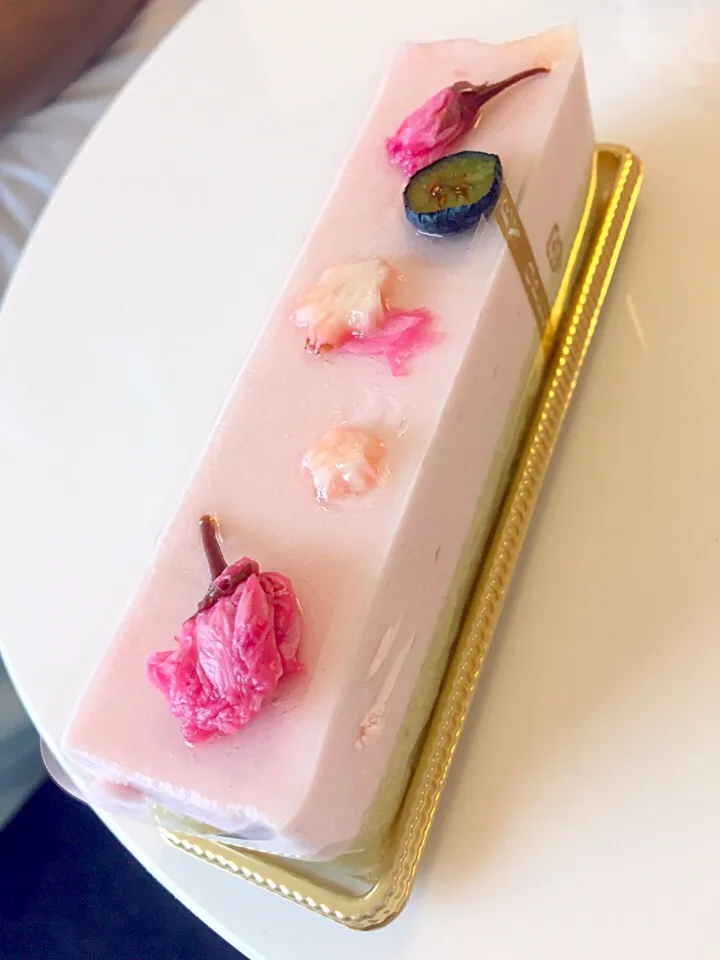 Snapdishの料理写真:Sakura cake|kunnikaさん