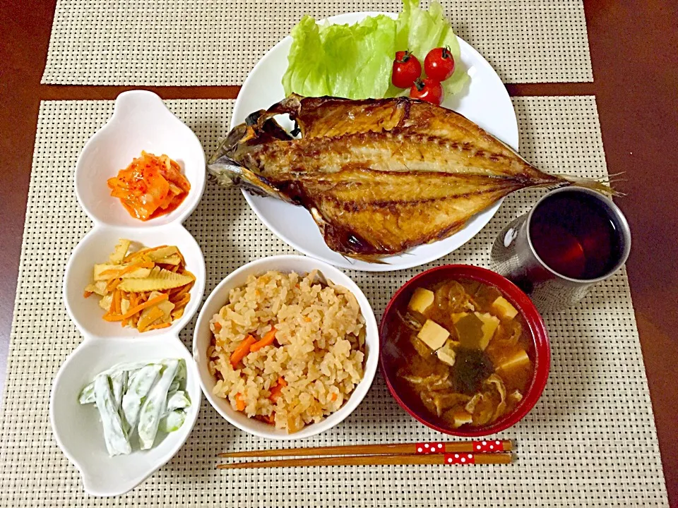 ＊アジの開き＊筍の炊き込みご飯＊筍と油揚げの赤だし味噌汁＊白菜キムチ＊筍のきんぴら＊砂糖ざやのマヨ和え💖|あゆかさん