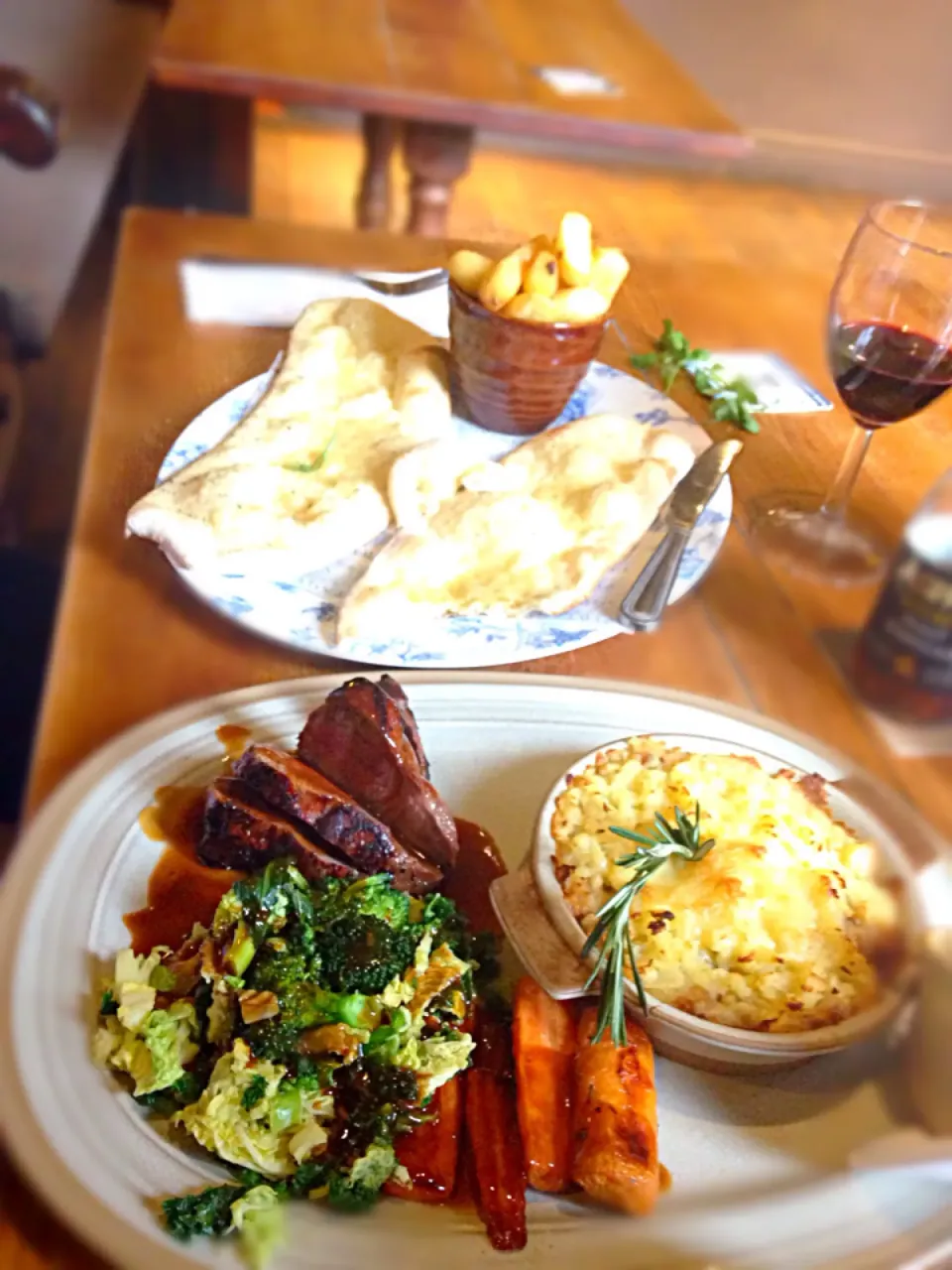 Lamb, shepherds pie , seasonal potatoes, garlic bread & chips.|Karla Collington Ryderさん