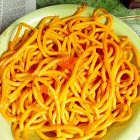 Snapdishの料理写真:Fideos con salsa de tomate|Luis Leidaさん