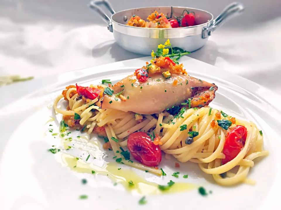 Linguine with Stuffed Calamari and Baked Tomatoes|laura giardinaさん