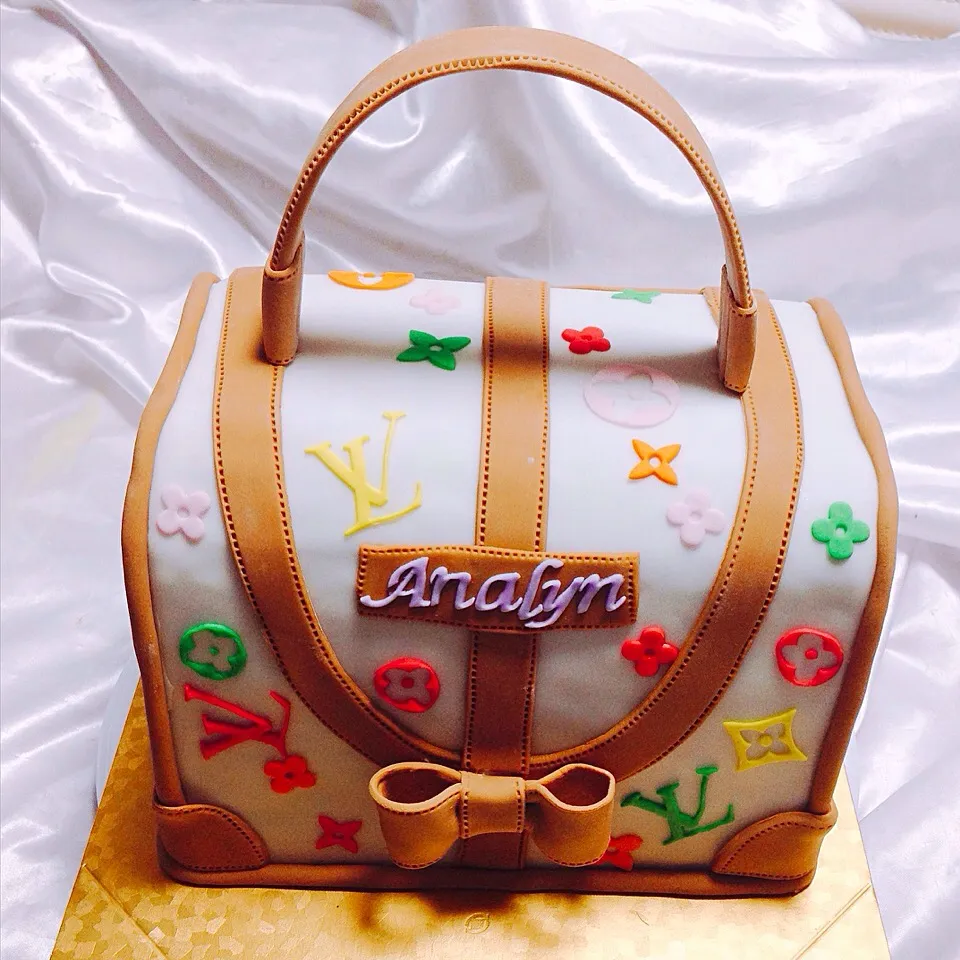 Fondant cake Vuitton bag|Marisa Gushikenさん